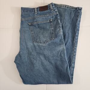 LL Bean Men's Jeans 40x34 Comfort Waist Medium Wash Blue Denim Straight Leg